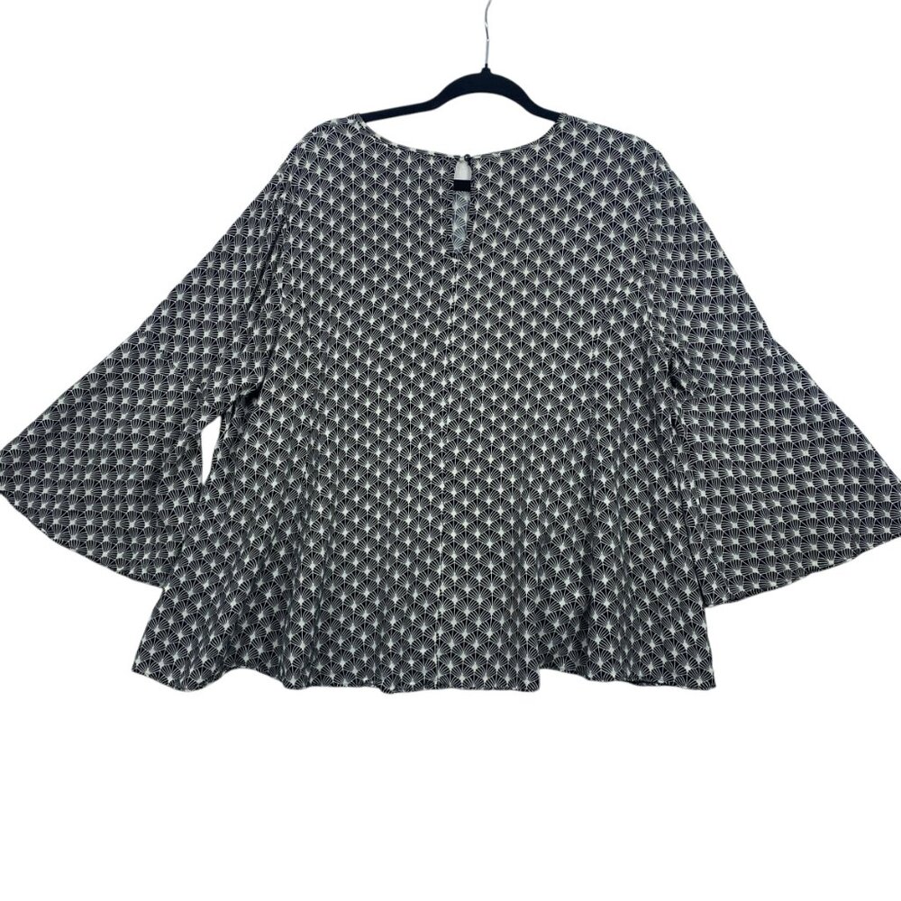 Black & White Geometric Bell-Sleeve Blouse - Picture 7 of 15